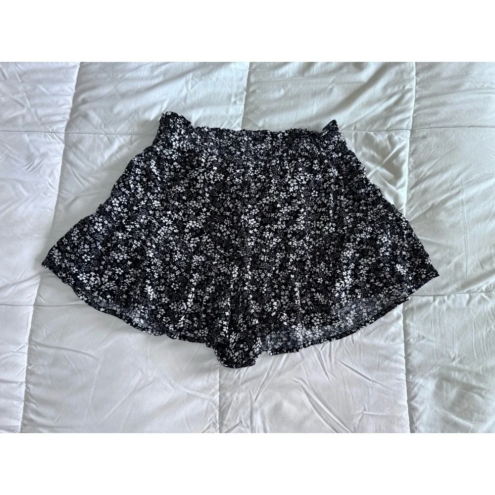 Vanilla Star Mini Skort/ Shorts Floral Black Stretch Drawstring Medium,  2" EUC - Picture 6 of 8